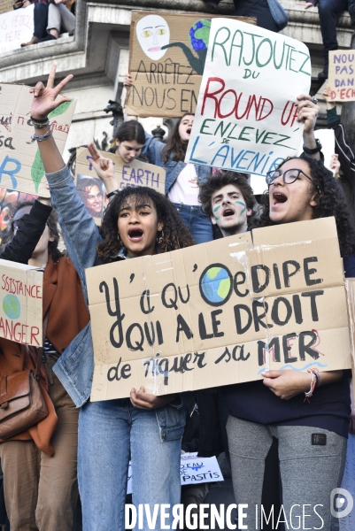 Marche du siècle pour le climat, étudiants, scolaires, enfants. March of century for climate, with youth.