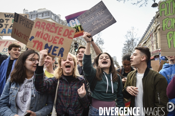 Marche du siècle pour le climat, étudiants, scolaires, enfants. March of century for climate, with youth.