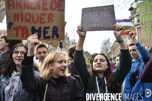 Marche du siècle pour le climat, étudiants, scolaires, enfants. March of century for climate, with youth.