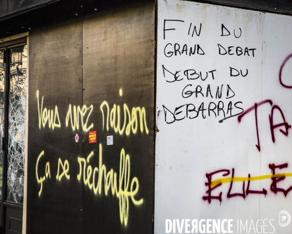 Gilets Jaunes Acte18 - Degradations sur les Champs Elysees
