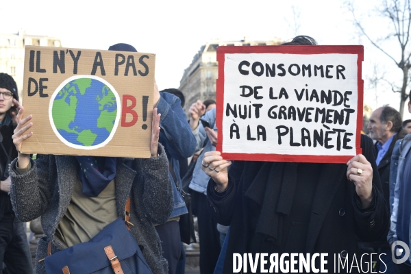 Marche du siècle pour le climat. March of century for climate, with youth.