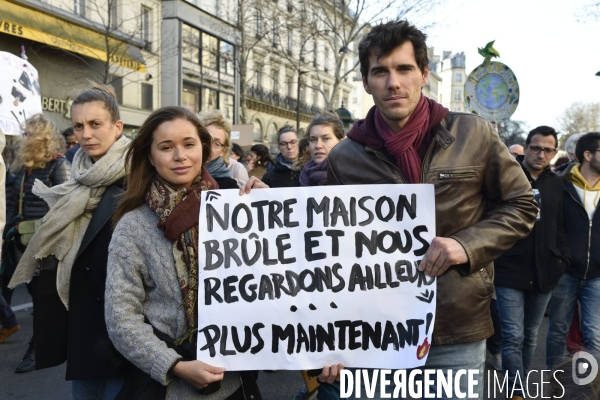 Marche du siècle pour le climat. March of century for climate, with youth.