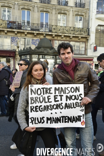 Marche du siècle pour le climat. March of century for climate, with youth.