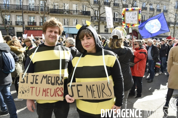 Marche du siècle pour le climat. March of century for climate, with youth.