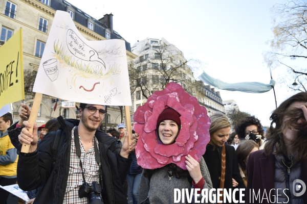 Marche du siècle pour le climat. March of century for climate, with youth.