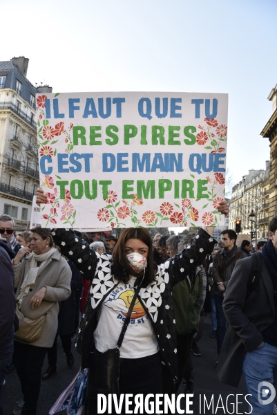 Marche du siècle pour le climat. March of century for climate, with youth.