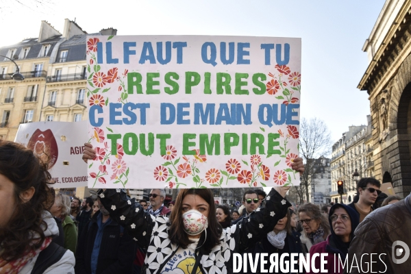 Marche du siècle pour le climat. March of century for climate, with youth.