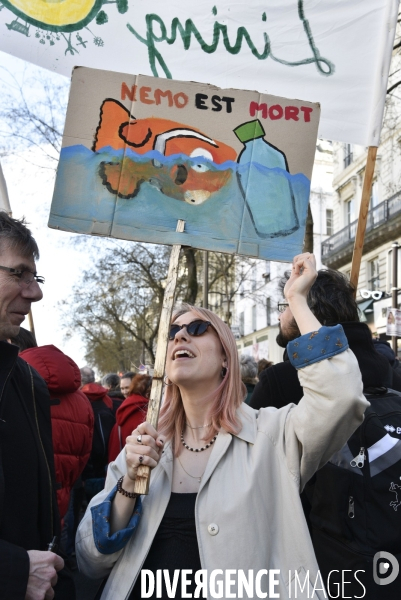 Marche du siècle pour le climat. March of century for climate, with youth.