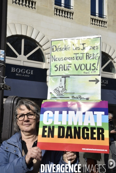 Marche du siècle pour le climat. March of century for climate, with youth.