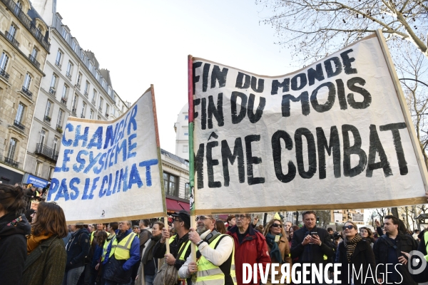 Marche du siècle pour le climat. March of century for climate, with youth.