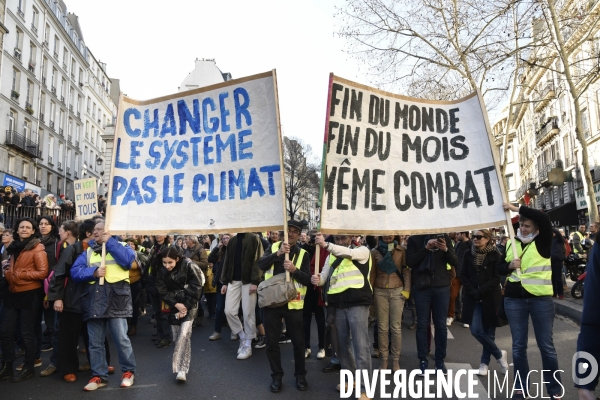 Marche du siècle pour le climat. March of century for climate, with youth.