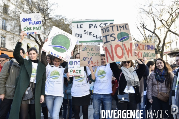 Marche du siècle pour le climat. March of century for climate, with youth.