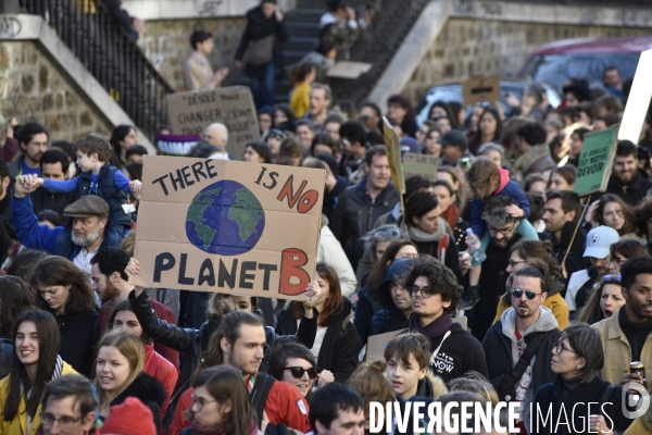 Marche du siècle pour le climat. March of century for climate, with youth.