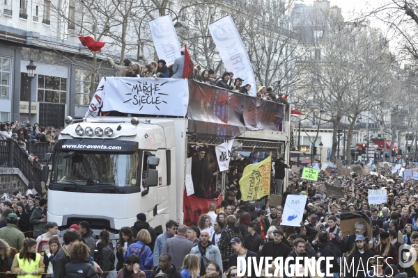 Marche du siècle pour le climat. March of century for climate, with youth.