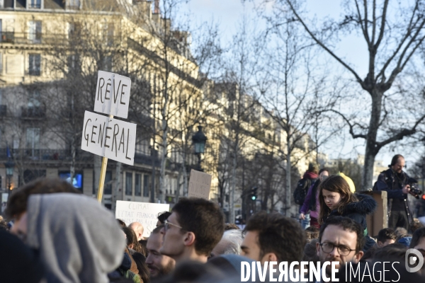 Marche du siècle pour le climat. March of century for climate, with youth.