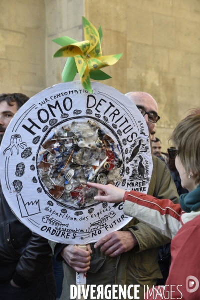 Marche du siècle pour le climat. March of century for climate, with youth.