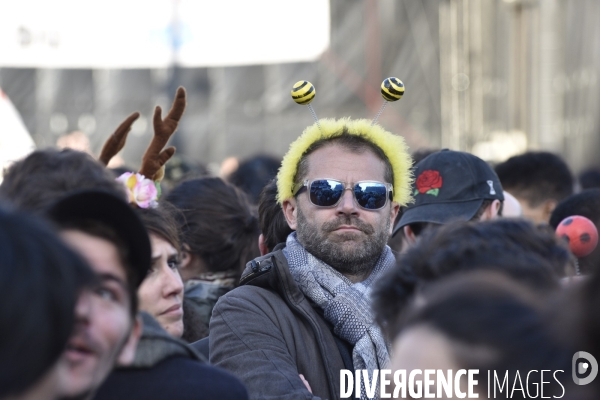 Marche du siècle pour le climat. March of century for climate, with youth.