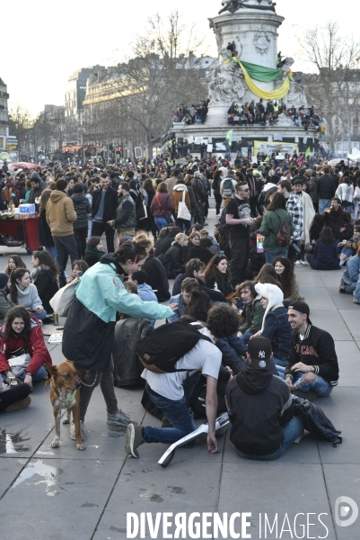 Marche du siècle pour le climat. March of century for climate, with youth.