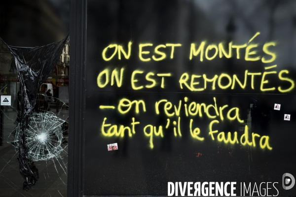 Les Champs Elysées au lendemain de la violente manifestation des gilets jaunes.