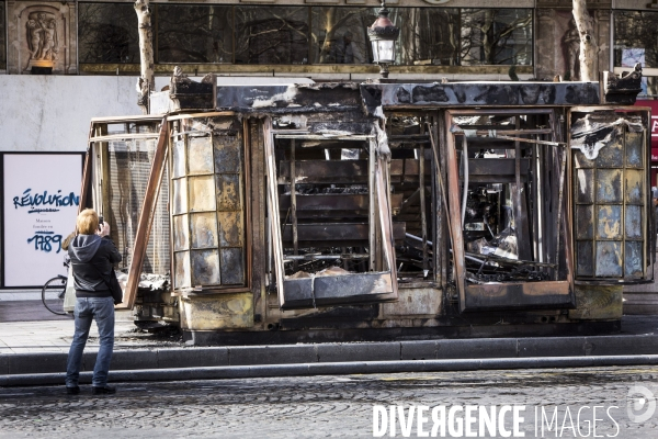 Les Champs Elysées au lendemain de la violente manifestation des gilets jaunes.