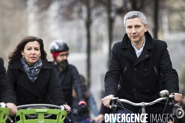 Anne HIDALGO fait du Vélo dans Paris