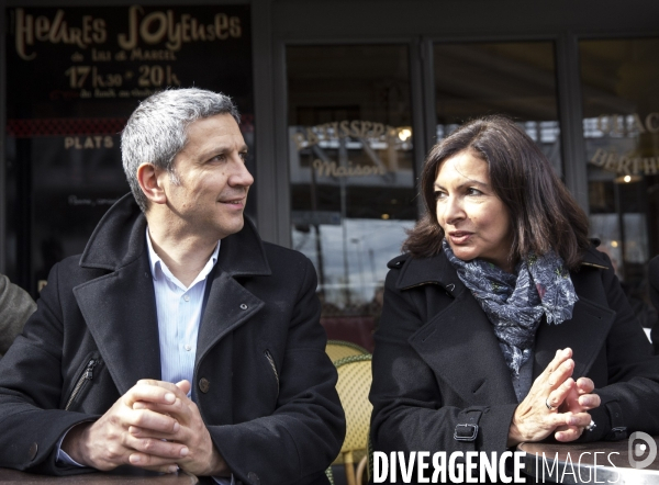 Anne HIDALGO fait du Vélo dans Paris