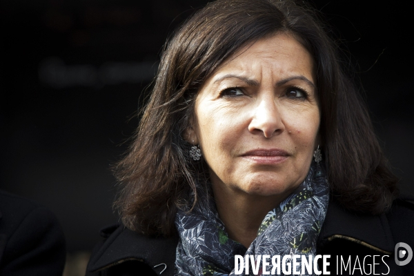 Anne HIDALGO fait du Vélo dans Paris