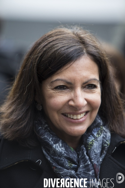 Anne HIDALGO fait du Vélo dans Paris