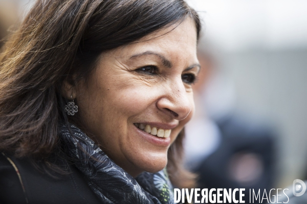 Anne HIDALGO fait du Vélo dans Paris