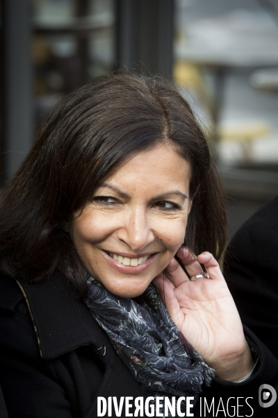 Anne HIDALGO fait du Vélo dans Paris