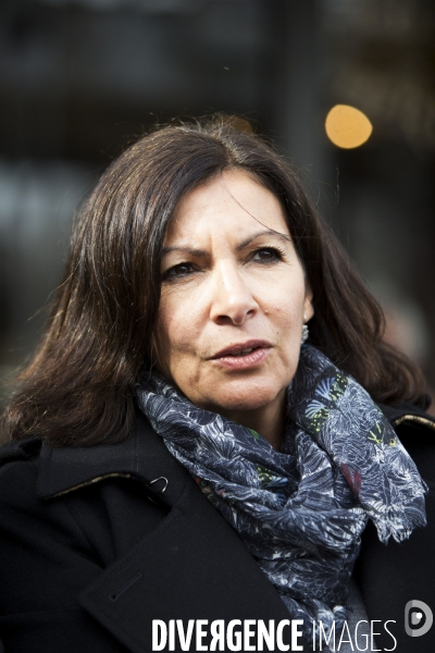 Anne HIDALGO fait du Vélo dans Paris