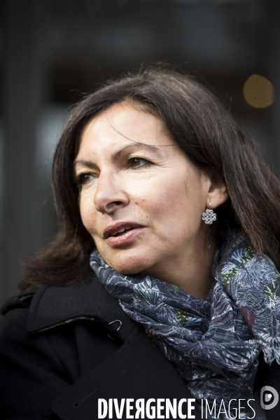 Anne HIDALGO fait du Vélo dans Paris