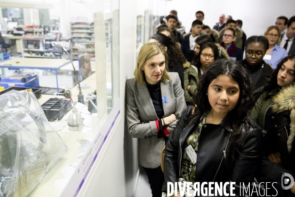 Agnès PANNIER-RUNACHER visite le site d AIRBUS Defence & Space à Elancourt