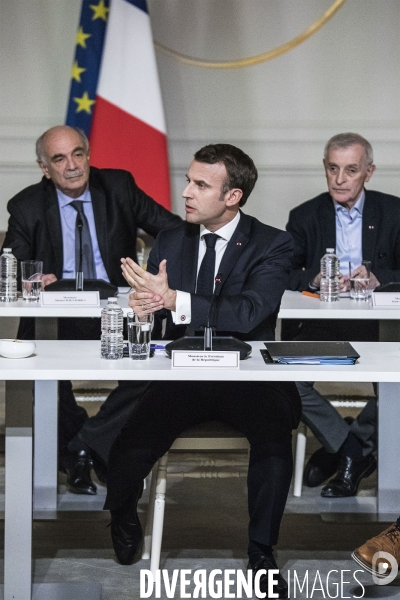 Grand débat, Emmanuel Macron reçoit des intellectuels.