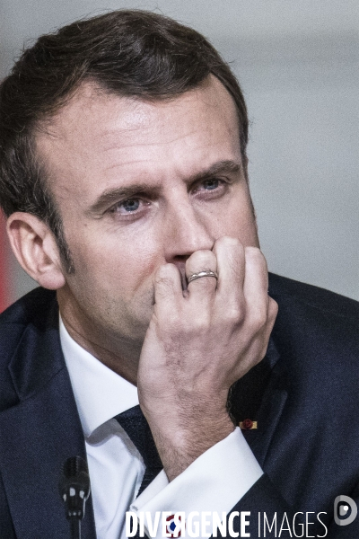 Grand débat, Emmanuel Macron reçoit des intellectuels.