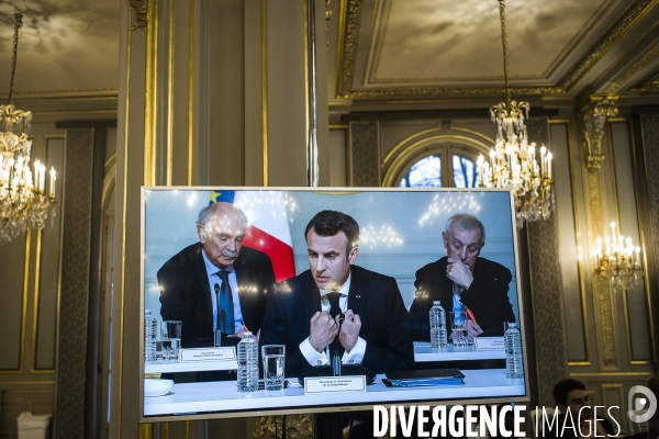 Grand débat, Emmanuel Macron reçoit des intellectuels.