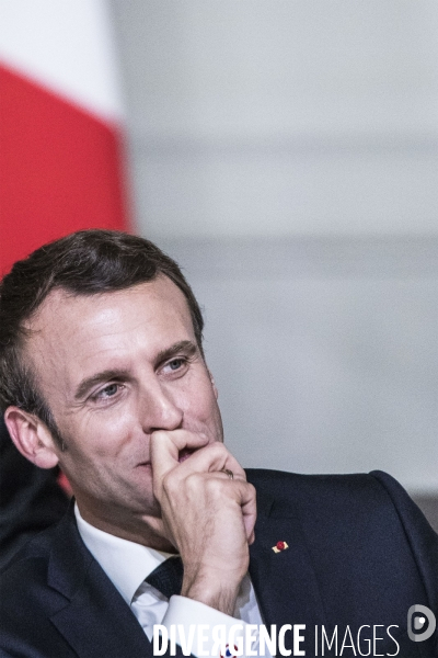 Grand débat, Emmanuel Macron reçoit des intellectuels.