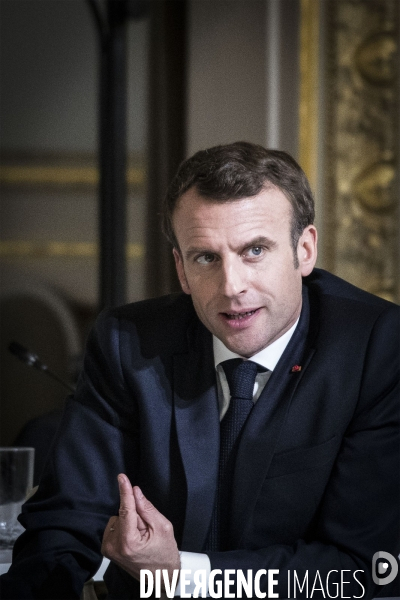 Grand débat, Emmanuel Macron reçoit des intellectuels.