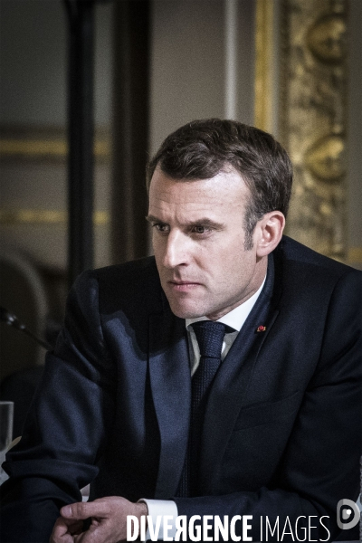 Grand débat, Emmanuel Macron reçoit des intellectuels.