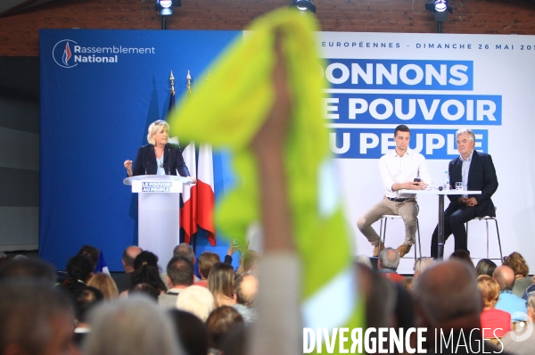 Marine le pen dans le lot-et-garonne a buzet sur baìse