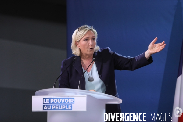 Marine le pen dans le lot-et-garonne a buzet sur baìse