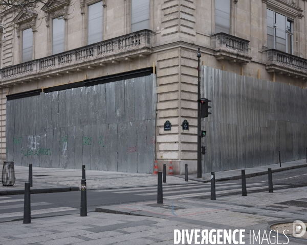 Protection des commerces aux Champs Elysées