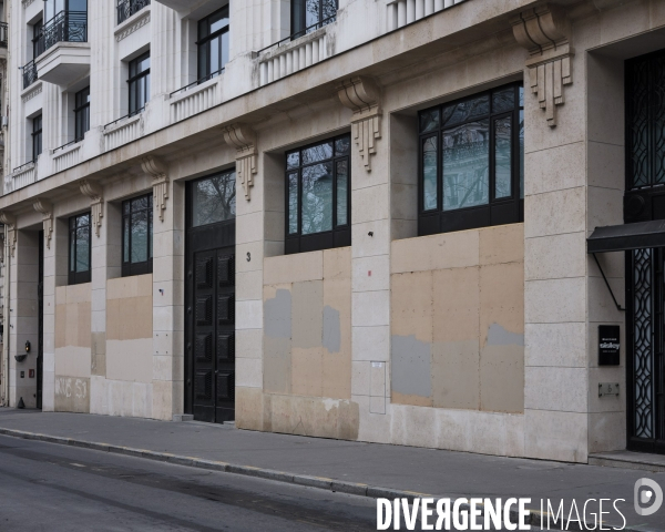 Dispositif de protection du magasin Sisley avenue Friedland