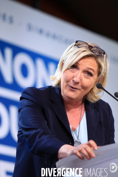 Marine le pen dans le lot-et-garonne a buzet sur baìse