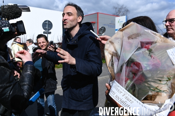 Raphaël Glucksmann et Olivier Faure en campagne pour les élections européennes.