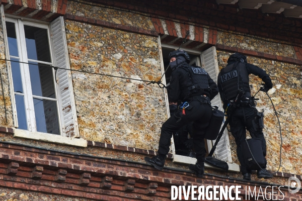 GIGN et RAID, visites de Christophe Castaner et Laurent Nunez.