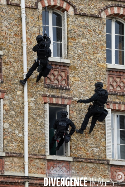 GIGN et RAID, visites de Christophe Castaner et Laurent Nunez.