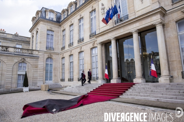 Emmanuel MACRON reçoit XI Jinping à l Elysée.