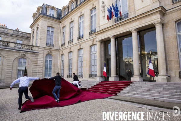 Emmanuel MACRON reçoit XI Jinping à l Elysée.