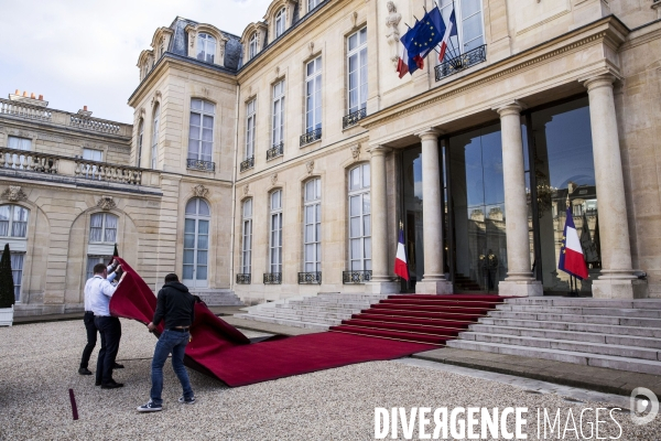 Emmanuel MACRON reçoit XI Jinping à l Elysée.